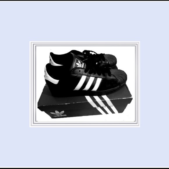New Men\'s Adidas Originals Superstar Shoes Floor Model, 9.5-10